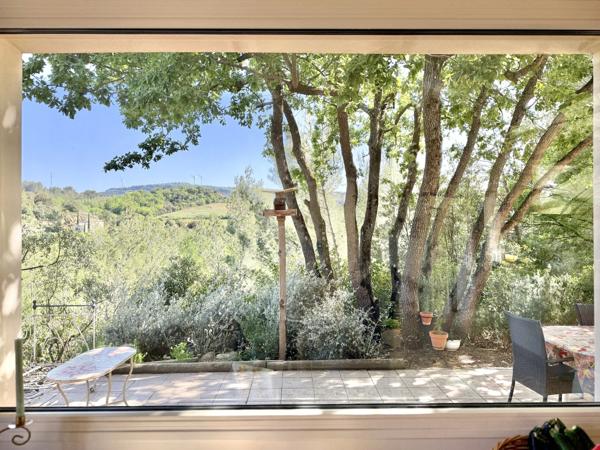 Villa de charme avec vue dégagée, piscine et plus de 1 hectare de terrain