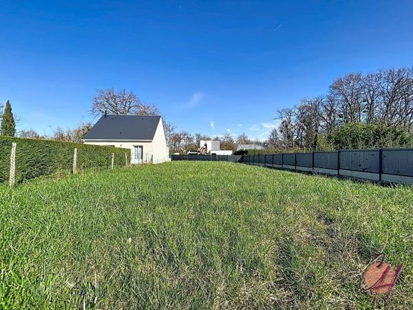 Terrain constructible 424 m² – Emprise au sol 127 m² – Libre constructeur – Véretz – Proche Tours