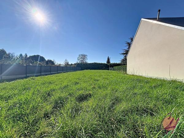 Terrain constructible 424 m² – Emprise au sol 127 m² – Libre constructeur – Véretz – Proche Tours