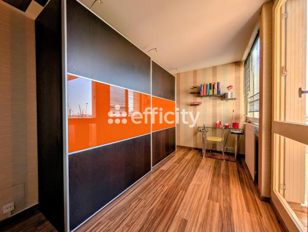 Appartement
         5 pièces
        - 100 m² Exclusivité 275 000 € *