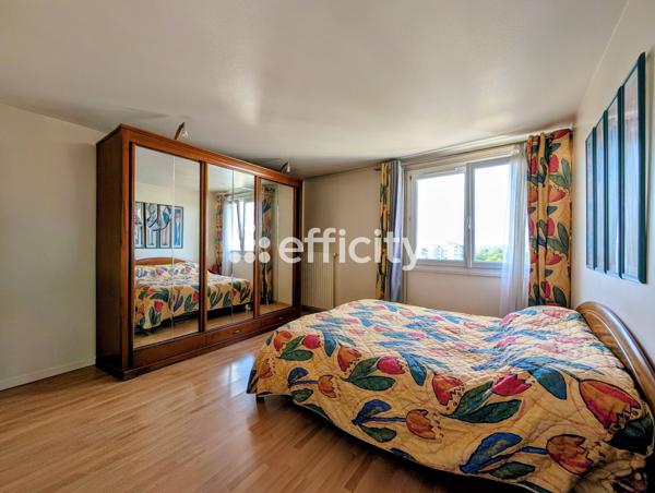Appartement
         5 pièces
        - 100 m² Exclusivité 275 000 € *