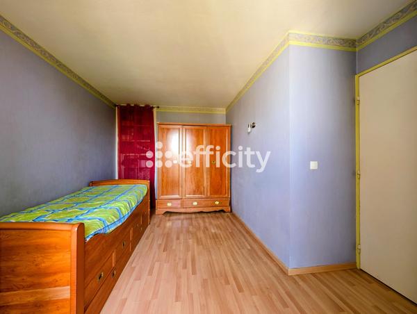 Appartement
         5 pièces
        - 100 m² Exclusivité 275 000 € *