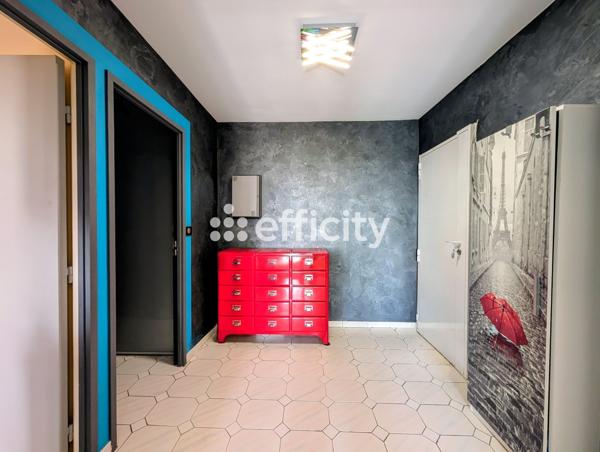 Appartement
         5 pièces
        - 100 m² Exclusivité 275 000 € *