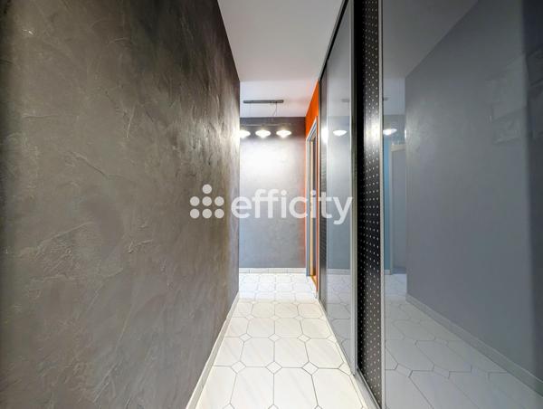 Appartement
         5 pièces
        - 100 m² Exclusivité 275 000 € *
