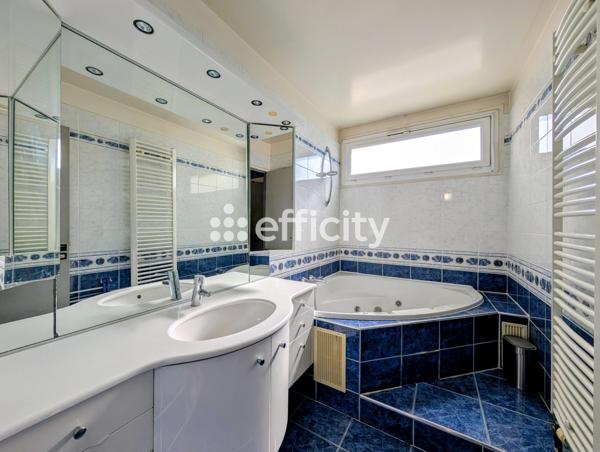 Appartement
         5 pièces
        - 100 m² Exclusivité 275 000 € *