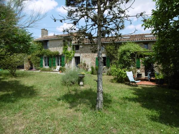 Maison de caractère avec piscine et maison d’amis