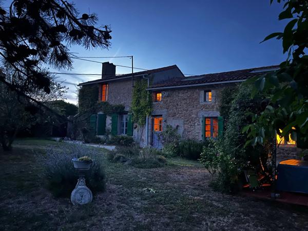 Maison de caractère avec piscine et maison d’amis