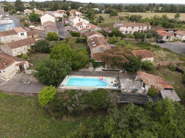 Maison de caractère avec piscine et maison d’amis