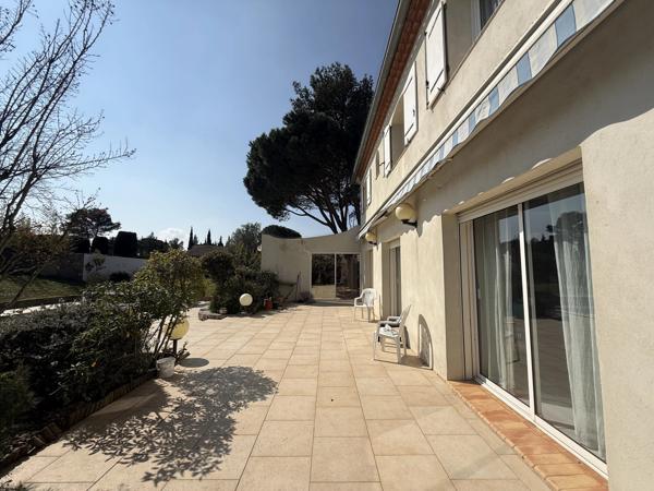 Élégante maison familiale avec piscine à deux pas du centre de Carcassonne