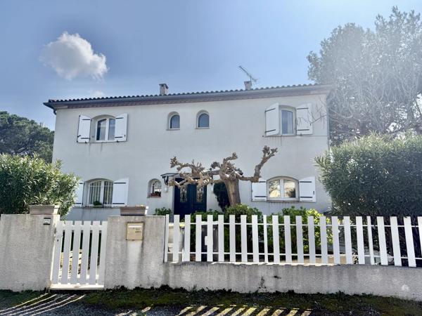 Élégante maison familiale avec piscine à deux pas du centre de Carcassonne