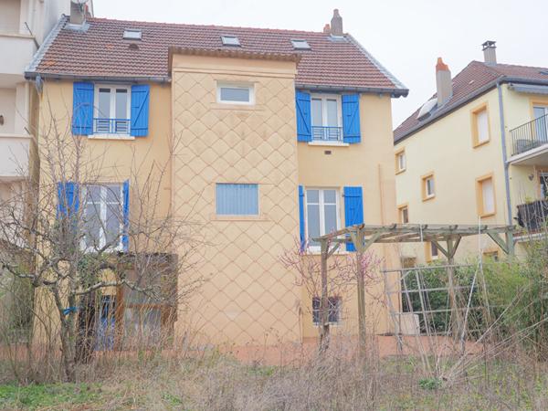 Maison de ville type 7 pleine de caractère à Metz-Vallières