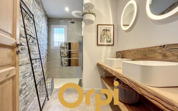 Appartement à vendre    5 pièces • 132,35 m2 Bandol