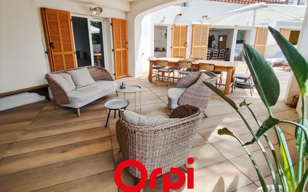 Appartement à vendre    5 pièces • 132,35 m2 Bandol