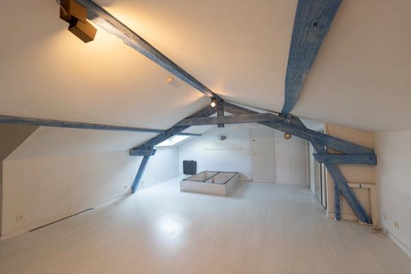PAU Centre (64) - À vendre Atelier / Loft atypique de 310 m² avec garage et au calme.