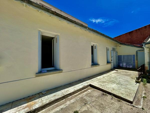 maison de plan pieds, calme, lumineuse, place de stationnement