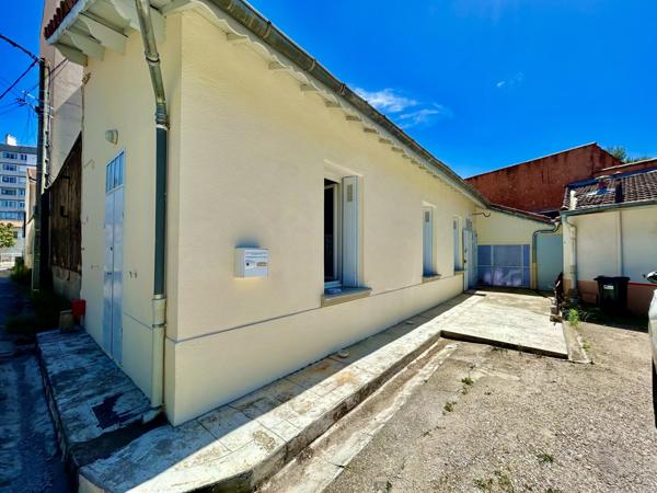 maison de plan pieds, calme, lumineuse, place de stationnement