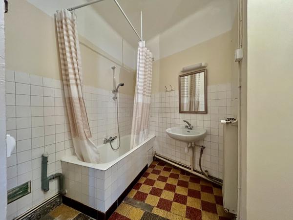 maison de plan pieds, calme, lumineuse, place de stationnement