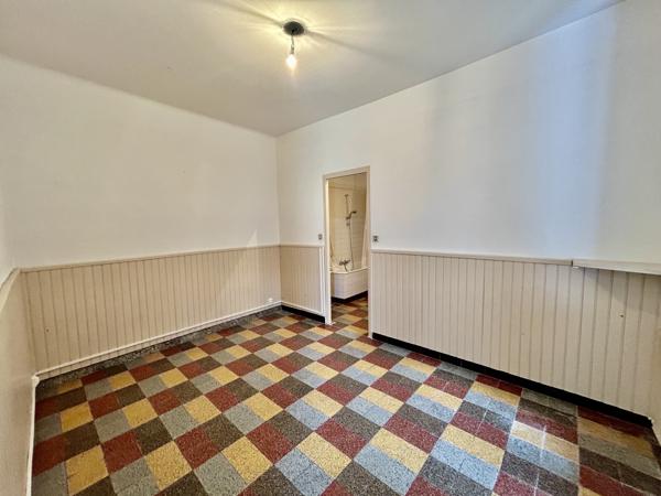 maison de plan pieds, calme, lumineuse, place de stationnement