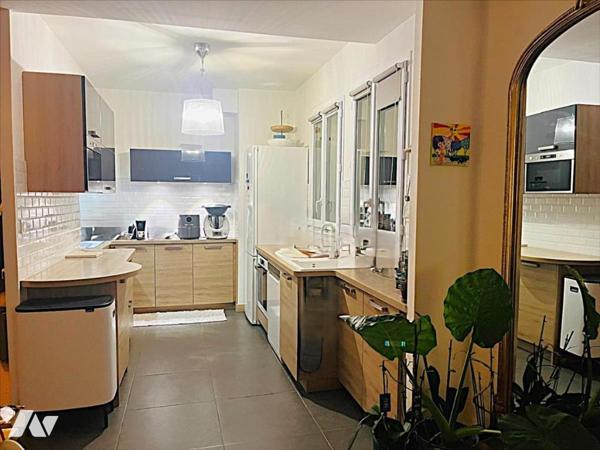 MONTELIMAR Grande maison 273 m2, jardin et piscine