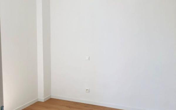 Appartement à louer    1 pièce •  Gréoux-les-Bains