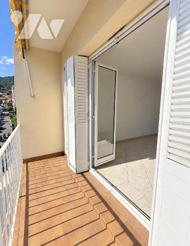 ROQUEBRUNE CAP MARTIN proche commodités 3 pièces traversant 57 m2 