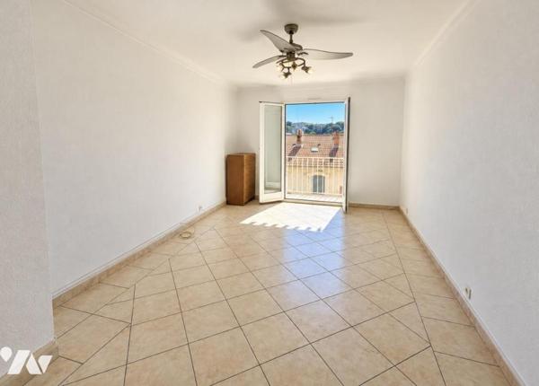 ROQUEBRUNE CAP MARTIN proche commodités 3 pièces traversant 57 m2 
