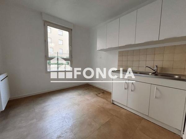 Location Appartement 4 pièces 81.21 m² - 25 RUE DE L'EFFORT Lyon 69007