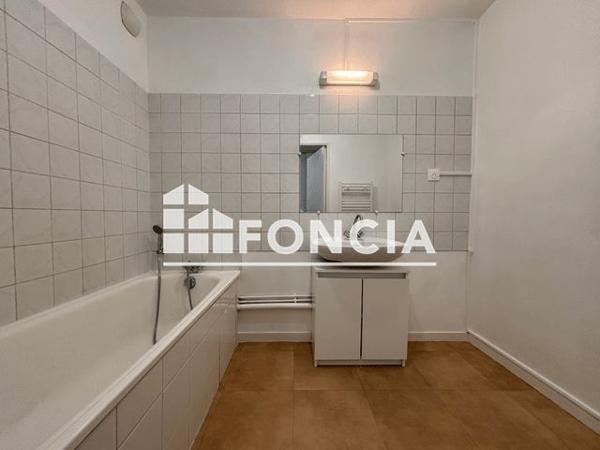 Location Appartement 4 pièces 81.21 m² - 25 RUE DE L'EFFORT Lyon 69007