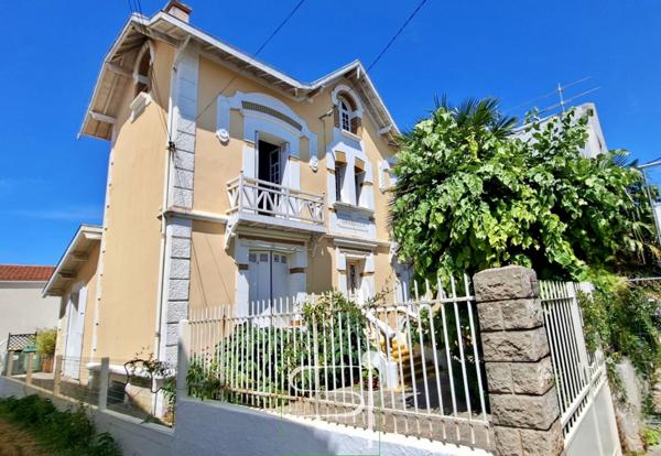 Maison 9 pièce(s) 4 chambre(s) 158 m²