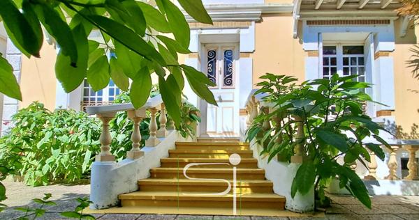 Maison 9 pièce(s) 4 chambre(s) 158 m²