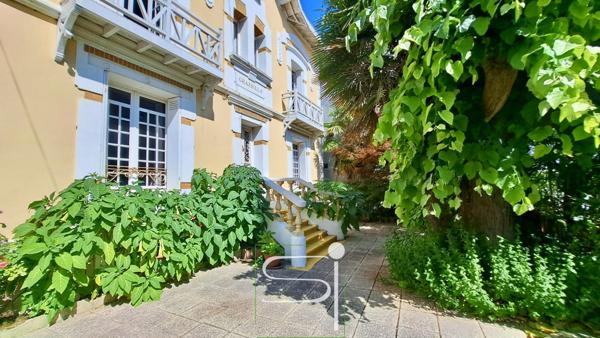 Maison 9 pièce(s) 4 chambre(s) 158 m²