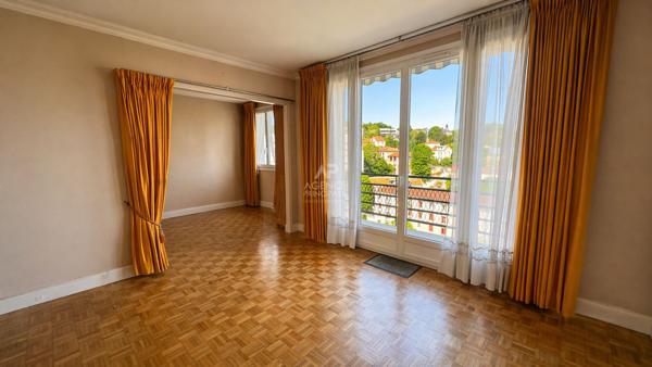 SEVRES RIVE DROITE - DERNIER ETAGE €350 000 ** - Référence 638-S