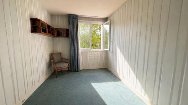 SEVRES RIVE DROITE - DERNIER ETAGE €350 000 ** - Référence 638-S