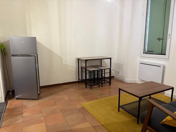 Location Appartement 2 pièces Cadolive (13950)