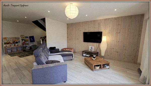 Maison à vendre 5 pièces d'environ 126m² à SAINT JEAN D'ANGELY (17) 4 chambres, 1 garage, proche centre ville, sur un terrain d'environ 400m²