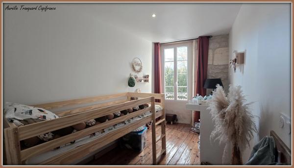 Maison à vendre 5 pièces d'environ 126m² à SAINT JEAN D'ANGELY (17) 4 chambres, 1 garage, proche centre ville, sur un terrain d'environ 400m²