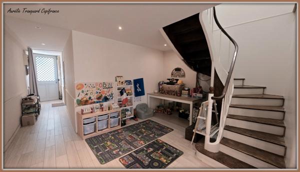 Maison à vendre 5 pièces d'environ 126m² à SAINT JEAN D'ANGELY (17) 4 chambres, 1 garage, proche centre ville, sur un terrain d'environ 400m²