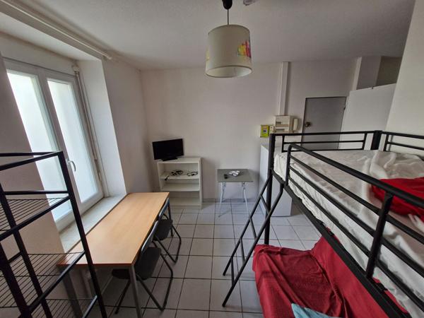 11210 PORT LA NOUVELLE A LOUER STUDIO MEUBLE RDC PLN