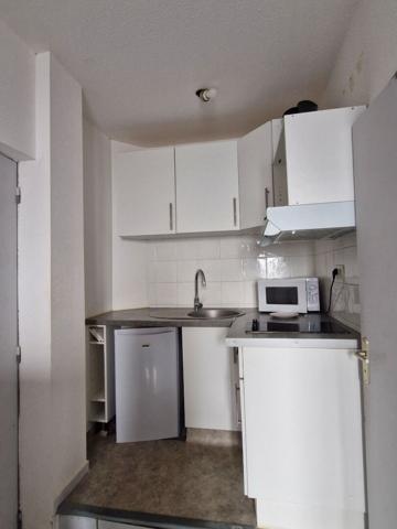 11210 PORT LA NOUVELLE A LOUER STUDIO MEUBLE RDC PLN