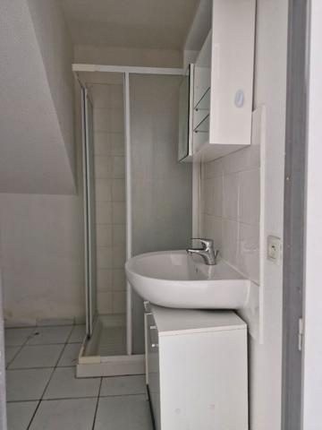 11210 PORT LA NOUVELLE A LOUER STUDIO MEUBLE RDC PLN
