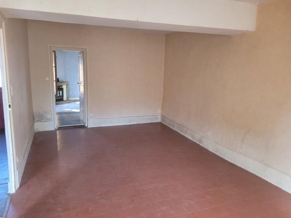 Maison à rénover dans les hauteurs de Couches