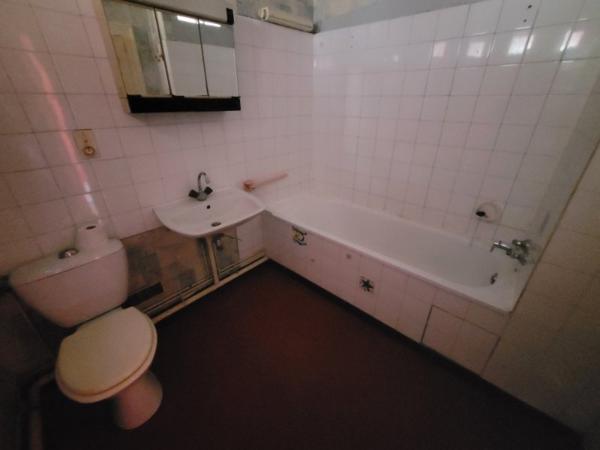 Maison à rénover dans les hauteurs de Couches