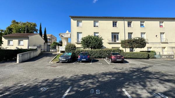 Dpt Dordogne (24), à louer BERGERAC Appartement meublé T3 56 m2, 2 chambres, résidence sécurisée, place de parking privée avec vue sur la Dordogne