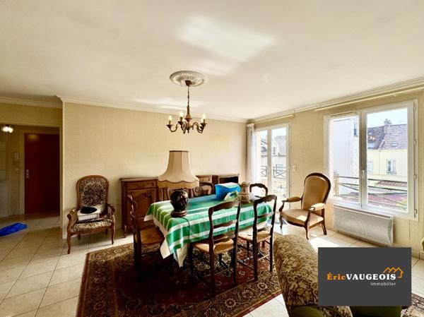 Coulommiers (77120) Appart F3/F4 - 85 m² Ascenseur. Dernier étage. Coulommiers