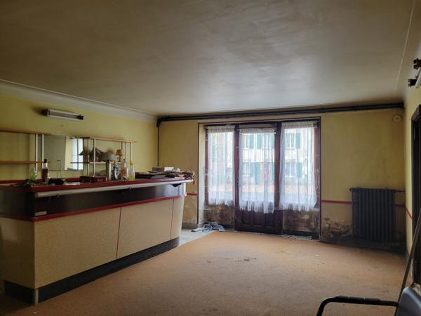 Maison + anciens commerces prix sacrifié