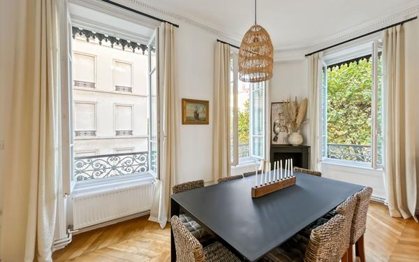 Appartement à vendre    5 pièces • 129,32 m2 Lyon 6