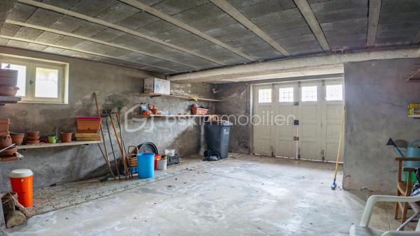 Exclusif chez BSK IMMOBILIER !!!

Charmante maison traditionnelle de caractère avec son sous-sol complet, son agréable terrain et son grand garage indépendant dans un quartier prisé et recherché de la commune de COULANGES-LES-NEVERS

Dans un quartier prisé et recherché de la commune de COULANGES-LES-NEVERS, à deux pas de toutes les commodités (écoles, commerces et supermarché), vous tomberez littéralement sous le charme de cette magnifique maison traditionnelle de caractère, spacieuse, très lumineuse et fonctionnelle, à rafraichir, des années 1968, d’env. 110 m² habitables sur 2 niveaux, avec son sous-sol complet (composé d’une buanderie-chaufferie, cuisine d’été, atelier, garage et cave) et son joli terrain verdoyant et arboré d’env. 950 m² (avec autre grand garage indépendant en fond de propriété).

Cette maison dispose en rez-de-chaussée surélevé (quelques marches) :
- d'une lumineuse et spacieuse pièce de vie (salon/salle à manger) d’une superficie de 31 m², parquet chêne d’origine au sol (en bon état), très belle hauteur sous plafond, avec 2 grandes ouvertures dont une porte-fenêtre donnant sur un balcon-terrasse (cheminée/insert/poêle à bois possible, le conduit étant installé) ;
- d'une entrée spacieuse et fonctionnelle d’une superficie de 12 m² (dégagement-couloir compris), carrelée, porte d’entrée d’origine vitrée en bois, grand placard/penderie pratique, desservant l’ensemble des pièces du rez-de-chaussée ;
- d’une cuisine séparée d’une superficie de 10 m², carrelée, avec présence d’un évier, meuble et hotte ;
- de 2 premières chambres d'une superficie de 10 et 13 m², lumineuses (grandes ouvertures) et fonctionnelles, parquet chêne d’origine au sol (en bon état) ;
- d’une salle de bains optimisée d’une superficie de 5 m², avec baignoire, vasque, meubles, miroir, carrelage mural et au sol ;
- d’un WC indépendant avec sa fenêtre oscillo-battante pour favoriser l’aération.

Un large escalier nous emmène au palier du 1er étage et nous découvrons :
- 2 autres chambres d'une superficie de 13 et 15 m², lumineuses (grandes ouvertures) et fonctionnelles, avec moquette au sol cachant une dalle béton ;
- un grenier (accessible du palier via une porte) d'une superficie d’env. 25 m² accepterait une deuxième pièce d’eau/WC et/ou un agrandissement des chambres.

Du dégagement (du RDC), un escalier discret mène à un sous-sol complet et pratique ; celui-ci propose :
- une cuisine d’été (de 10 m²) avec évier (meuble), arrivée/évacuation d’eau pour la machine à laver ;
- une chaufferie/buanderie (de 12 m²) avec présence de la chaudière, du chauffe-eau et d’un accès direct à l’extérieur ;
- une véritable cave (de 13 m²), gravier au sol, ventilée efficacement pour bien conserver vos vins ;
- un atelier pratique (de 9 m²) pour bricoler ;
- un grand garage (de 36 m²) dans la continuité de l’atelier ;
- un dégagement (de 10 m²) desservant l’ensemble des pièces du sous-sol avec accès direct à l’extérieur/au coin terrasse.

La plupart des sols de cette maison sont en bon état (pour le RDC) ; à remettre au goût du jour pour le 1er étage (moquette à changer).

Elle comporte une isolation double vitrage PVC avec persiennes bois (à rafraichir/repeindre) sur l’ensemble des ouvertures de la superficie habitable (simple vitrage bois d’origine pour le sous-sol)…, la porte d’entrée d’origine vitrée est en bois (serait à optimiser) ; ensemble harmonisé et en bon état général.

Côté mode de chauffage, cette maison dispose d’un chauffage central avec chaudière fioul performante (marque DE DIETRICH / cuve enterrée de 1 500 litres / env. 1 000 litres de consommation à l'année), d’un ensemble de radiateurs en fonte et harmonisé avec têtes thermostatiques récentes et thermostat d’ambiance centralisé (présent dans l’entrée).

Les façades et la toiture en tuile mécanique sont en bon état ; optimiser l’isolation des sous-pentes serait opportun afin d’améliorer la consommation énergétique du logement.

Cette maison a toujours été entretenue par ses propriétaires ; ils ont su préserver sa belle apparence, son cachet et l'adapter aux besoins d'aujourd'hui.

Quelques travaux de rafraichissement et de rénovation sont à prévoir (papier, peinture, isolation sous-pentes à optimiser, zinguerie de la toiture à vérifier, …) pour la remettre au goût du jour.

Côté terrain (et annexe), cette maison dispose d'une parcelle d’env. 950 m², arborée, aménagée et clôturée avec un coin terrasse ombragé, bien exposé et sans vis-à-vis, d’un double portail et d’un grand garage (de 42 m²) indépendant et discret au fond de la propriété.

Les plus : Environnement et quartier apaisants, calmes et tranquilles, la proximité ou accès très rapide aux commerces (5-8 min. à pied d'un supermarché, boulangerie, pharmacie, cabinet médical…), aux écoles (crèche, maternelle et primaire, collège et lycée) et à toutes les commodités de Coulanges-les-Nevers et Nevers, la qualité générale du bien et son entretien, la distribution des pièces qui sont lumineuses et fonctionnelles, son sous-sol pratique, son garage indépendant/complémentaire et son joli terrain, …

Photos supplémentaires disponibles sur mon site BSK IMMOBILIER > Nos conseillers > Sébastien CHARDERON

Pour tout renseignement complémentaire ou pour une visite, contactez-moi au 06.63.17.90.56.

Cette agréable maison a un beau potentiel, pour une résidence principale, secondaire ou de loisirs... une opportunité à saisir !!!