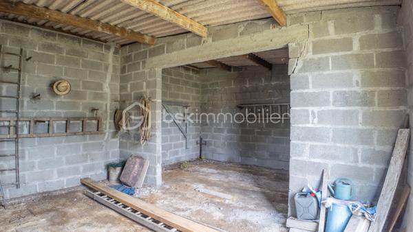 Exclusif chez BSK IMMOBILIER !!!

Charmante maison traditionnelle de caractère avec son sous-sol complet, son agréable terrain et son grand garage indépendant dans un quartier prisé et recherché de la commune de COULANGES-LES-NEVERS

Dans un quartier prisé et recherché de la commune de COULANGES-LES-NEVERS, à deux pas de toutes les commodités (écoles, commerces et supermarché), vous tomberez littéralement sous le charme de cette magnifique maison traditionnelle de caractère, spacieuse, très lumineuse et fonctionnelle, à rafraichir, des années 1968, d’env. 110 m² habitables sur 2 niveaux, avec son sous-sol complet (composé d’une buanderie-chaufferie, cuisine d’été, atelier, garage et cave) et son joli terrain verdoyant et arboré d’env. 950 m² (avec autre grand garage indépendant en fond de propriété).

Cette maison dispose en rez-de-chaussée surélevé (quelques marches) :
- d'une lumineuse et spacieuse pièce de vie (salon/salle à manger) d’une superficie de 31 m², parquet chêne d’origine au sol (en bon état), très belle hauteur sous plafond, avec 2 grandes ouvertures dont une porte-fenêtre donnant sur un balcon-terrasse (cheminée/insert/poêle à bois possible, le conduit étant installé) ;
- d'une entrée spacieuse et fonctionnelle d’une superficie de 12 m² (dégagement-couloir compris), carrelée, porte d’entrée d’origine vitrée en bois, grand placard/penderie pratique, desservant l’ensemble des pièces du rez-de-chaussée ;
- d’une cuisine séparée d’une superficie de 10 m², carrelée, avec présence d’un évier, meuble et hotte ;
- de 2 premières chambres d'une superficie de 10 et 13 m², lumineuses (grandes ouvertures) et fonctionnelles, parquet chêne d’origine au sol (en bon état) ;
- d’une salle de bains optimisée d’une superficie de 5 m², avec baignoire, vasque, meubles, miroir, carrelage mural et au sol ;
- d’un WC indépendant avec sa fenêtre oscillo-battante pour favoriser l’aération.

Un large escalier nous emmène au palier du 1er étage et nous découvrons :
- 2 autres chambres d'une superficie de 13 et 15 m², lumineuses (grandes ouvertures) et fonctionnelles, avec moquette au sol cachant une dalle béton ;
- un grenier (accessible du palier via une porte) d'une superficie d’env. 25 m² accepterait une deuxième pièce d’eau/WC et/ou un agrandissement des chambres.

Du dégagement (du RDC), un escalier discret mène à un sous-sol complet et pratique ; celui-ci propose :
- une cuisine d’été (de 10 m²) avec évier (meuble), arrivée/évacuation d’eau pour la machine à laver ;
- une chaufferie/buanderie (de 12 m²) avec présence de la chaudière, du chauffe-eau et d’un accès direct à l’extérieur ;
- une véritable cave (de 13 m²), gravier au sol, ventilée efficacement pour bien conserver vos vins ;
- un atelier pratique (de 9 m²) pour bricoler ;
- un grand garage (de 36 m²) dans la continuité de l’atelier ;
- un dégagement (de 10 m²) desservant l’ensemble des pièces du sous-sol avec accès direct à l’extérieur/au coin terrasse.

La plupart des sols de cette maison sont en bon état (pour le RDC) ; à remettre au goût du jour pour le 1er étage (moquette à changer).

Elle comporte une isolation double vitrage PVC avec persiennes bois (à rafraichir/repeindre) sur l’ensemble des ouvertures de la superficie habitable (simple vitrage bois d’origine pour le sous-sol)…, la porte d’entrée d’origine vitrée est en bois (serait à optimiser) ; ensemble harmonisé et en bon état général.

Côté mode de chauffage, cette maison dispose d’un chauffage central avec chaudière fioul performante (marque DE DIETRICH / cuve enterrée de 1 500 litres / env. 1 000 litres de consommation à l'année), d’un ensemble de radiateurs en fonte et harmonisé avec têtes thermostatiques récentes et thermostat d’ambiance centralisé (présent dans l’entrée).

Les façades et la toiture en tuile mécanique sont en bon état ; optimiser l’isolation des sous-pentes serait opportun afin d’améliorer la consommation énergétique du logement.

Cette maison a toujours été entretenue par ses propriétaires ; ils ont su préserver sa belle apparence, son cachet et l'adapter aux besoins d'aujourd'hui.

Quelques travaux de rafraichissement et de rénovation sont à prévoir (papier, peinture, isolation sous-pentes à optimiser, zinguerie de la toiture à vérifier, …) pour la remettre au goût du jour.

Côté terrain (et annexe), cette maison dispose d'une parcelle d’env. 950 m², arborée, aménagée et clôturée avec un coin terrasse ombragé, bien exposé et sans vis-à-vis, d’un double portail et d’un grand garage (de 42 m²) indépendant et discret au fond de la propriété.

Les plus : Environnement et quartier apaisants, calmes et tranquilles, la proximité ou accès très rapide aux commerces (5-8 min. à pied d'un supermarché, boulangerie, pharmacie, cabinet médical…), aux écoles (crèche, maternelle et primaire, collège et lycée) et à toutes les commodités de Coulanges-les-Nevers et Nevers, la qualité générale du bien et son entretien, la distribution des pièces qui sont lumineuses et fonctionnelles, son sous-sol pratique, son garage indépendant/complémentaire et son joli terrain, …

Photos supplémentaires disponibles sur mon site BSK IMMOBILIER > Nos conseillers > Sébastien CHARDERON

Pour tout renseignement complémentaire ou pour une visite, contactez-moi au 06.63.17.90.56.

Cette agréable maison a un beau potentiel, pour une résidence principale, secondaire ou de loisirs... une opportunité à saisir !!!