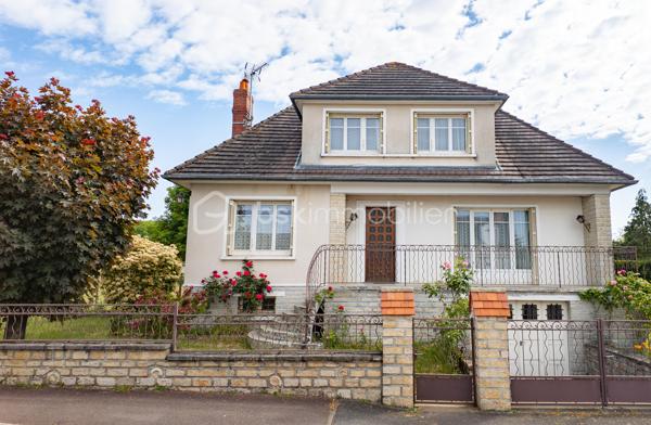 Exclusif chez BSK IMMOBILIER !!!

Charmante maison traditionnelle de caractère avec son sous-sol complet, son agréable terrain et son grand garage indépendant dans un quartier prisé et recherché de la commune de COULANGES-LES-NEVERS

Dans un quartier prisé et recherché de la commune de COULANGES-LES-NEVERS, à deux pas de toutes les commodités (écoles, commerces et supermarché), vous tomberez littéralement sous le charme de cette magnifique maison traditionnelle de caractère, spacieuse, très lumineuse et fonctionnelle, à rafraichir, des années 1968, d’env. 110 m² habitables sur 2 niveaux, avec son sous-sol complet (composé d’une buanderie-chaufferie, cuisine d’été, atelier, garage et cave) et son joli terrain verdoyant et arboré d’env. 950 m² (avec autre grand garage indépendant en fond de propriété).

Cette maison dispose en rez-de-chaussée surélevé (quelques marches) :
- d'une lumineuse et spacieuse pièce de vie (salon/salle à manger) d’une superficie de 31 m², parquet chêne d’origine au sol (en bon état), très belle hauteur sous plafond, avec 2 grandes ouvertures dont une porte-fenêtre donnant sur un balcon-terrasse (cheminée/insert/poêle à bois possible, le conduit étant installé) ;
- d'une entrée spacieuse et fonctionnelle d’une superficie de 12 m² (dégagement-couloir compris), carrelée, porte d’entrée d’origine vitrée en bois, grand placard/penderie pratique, desservant l’ensemble des pièces du rez-de-chaussée ;
- d’une cuisine séparée d’une superficie de 10 m², carrelée, avec présence d’un évier, meuble et hotte ;
- de 2 premières chambres d'une superficie de 10 et 13 m², lumineuses (grandes ouvertures) et fonctionnelles, parquet chêne d’origine au sol (en bon état) ;
- d’une salle de bains optimisée d’une superficie de 5 m², avec baignoire, vasque, meubles, miroir, carrelage mural et au sol ;
- d’un WC indépendant avec sa fenêtre oscillo-battante pour favoriser l’aération.

Un large escalier nous emmène au palier du 1er étage et nous découvrons :
- 2 autres chambres d'une superficie de 13 et 15 m², lumineuses (grandes ouvertures) et fonctionnelles, avec moquette au sol cachant une dalle béton ;
- un grenier (accessible du palier via une porte) d'une superficie d’env. 25 m² accepterait une deuxième pièce d’eau/WC et/ou un agrandissement des chambres.

Du dégagement (du RDC), un escalier discret mène à un sous-sol complet et pratique ; celui-ci propose :
- une cuisine d’été (de 10 m²) avec évier (meuble), arrivée/évacuation d’eau pour la machine à laver ;
- une chaufferie/buanderie (de 12 m²) avec présence de la chaudière, du chauffe-eau et d’un accès direct à l’extérieur ;
- une véritable cave (de 13 m²), gravier au sol, ventilée efficacement pour bien conserver vos vins ;
- un atelier pratique (de 9 m²) pour bricoler ;
- un grand garage (de 36 m²) dans la continuité de l’atelier ;
- un dégagement (de 10 m²) desservant l’ensemble des pièces du sous-sol avec accès direct à l’extérieur/au coin terrasse.

La plupart des sols de cette maison sont en bon état (pour le RDC) ; à remettre au goût du jour pour le 1er étage (moquette à changer).

Elle comporte une isolation double vitrage PVC avec persiennes bois (à rafraichir/repeindre) sur l’ensemble des ouvertures de la superficie habitable (simple vitrage bois d’origine pour le sous-sol)…, la porte d’entrée d’origine vitrée est en bois (serait à optimiser) ; ensemble harmonisé et en bon état général.

Côté mode de chauffage, cette maison dispose d’un chauffage central avec chaudière fioul performante (marque DE DIETRICH / cuve enterrée de 1 500 litres / env. 1 000 litres de consommation à l'année), d’un ensemble de radiateurs en fonte et harmonisé avec têtes thermostatiques récentes et thermostat d’ambiance centralisé (présent dans l’entrée).

Les façades et la toiture en tuile mécanique sont en bon état ; optimiser l’isolation des sous-pentes serait opportun afin d’améliorer la consommation énergétique du logement.

Cette maison a toujours été entretenue par ses propriétaires ; ils ont su préserver sa belle apparence, son cachet et l'adapter aux besoins d'aujourd'hui.

Quelques travaux de rafraichissement et de rénovation sont à prévoir (papier, peinture, isolation sous-pentes à optimiser, zinguerie de la toiture à vérifier, …) pour la remettre au goût du jour.

Côté terrain (et annexe), cette maison dispose d'une parcelle d’env. 950 m², arborée, aménagée et clôturée avec un coin terrasse ombragé, bien exposé et sans vis-à-vis, d’un double portail et d’un grand garage (de 42 m²) indépendant et discret au fond de la propriété.

Les plus : Environnement et quartier apaisants, calmes et tranquilles, la proximité ou accès très rapide aux commerces (5-8 min. à pied d'un supermarché, boulangerie, pharmacie, cabinet médical…), aux écoles (crèche, maternelle et primaire, collège et lycée) et à toutes les commodités de Coulanges-les-Nevers et Nevers, la qualité générale du bien et son entretien, la distribution des pièces qui sont lumineuses et fonctionnelles, son sous-sol pratique, son garage indépendant/complémentaire et son joli terrain, …

Photos supplémentaires disponibles sur mon site BSK IMMOBILIER > Nos conseillers > Sébastien CHARDERON

Pour tout renseignement complémentaire ou pour une visite, contactez-moi au 06.63.17.90.56.

Cette agréable maison a un beau potentiel, pour une résidence principale, secondaire ou de loisirs... une opportunité à saisir !!!