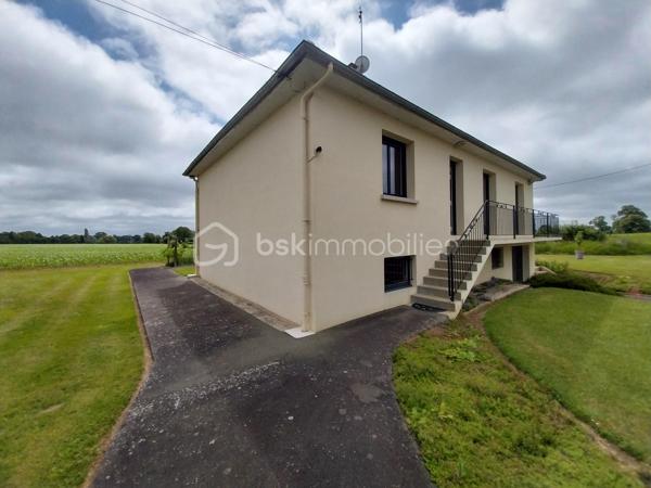 Maison de 88 m² avec 4 000 m² de terrain à 2 minutes de Gorron

Située au calme,  cette maison de 1977 est implantée sur un vaste terrain, idéal pour les propriétaires d'animaux, les amoureux de la nature ou les projets de jardinage.

Habitation principale (RDC surélevé)

* Entrée
* Cuisine
* Salle à manger / séjour

* Couloir desservant :
  * 3 chambres
  * 1 bureau
  * 1 salle d'eau
  * 1 WC indépendant

* Menuiseries PVC double vitrage / porte de garage électrique
* Chauffage électrique
* Maison en très bon état général

 Grande surface au sous sol offrant de nombreuses possibilités :
* Stockage
* Atelier
* Garage

Dépendance extérieure idéale pour :
* Matériel de jardinage
* Atelier de bricolage
* Rangement complémentaire

 Les atouts
✔ Terrain de 4 000 m²  exploitable
✔ Cadre agréable et verdoyant
✔ Idéal pour animaux, jardin, potager ou petit élevage familial
✔ Maison saine et bien entretenue
✔ Proximité immédiate de Gorron et de ses commerces

Cette belle propriété avec de beaux espaces correspond sans aucun doute aux attentes de votre famille.
